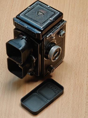 Double lens hood cap - +,