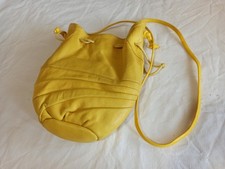 BORSA A SACCO IN PELLE GIALLA