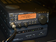 Kenwood TS-50 Ricetrasmettitore HF più Sintonizzatore Antenna AT-50 con tutti i cavi