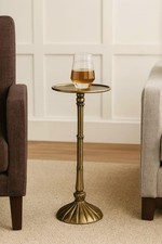 Antico tavolino da letto