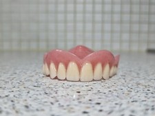 Protesi totale superiore / denti finti,dentiera.
