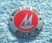 VINTAGE 1970s MIRROR CLASS
