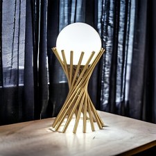 Lampada da tavolo elegante con