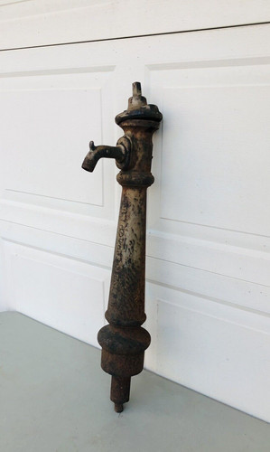 Antico rubinetto pompa pozzo