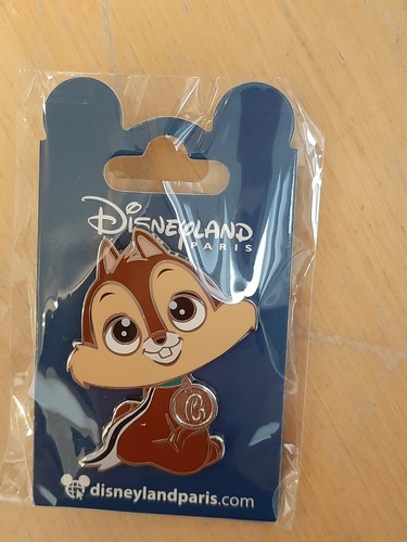 Disney trading pins - trading, disneyland