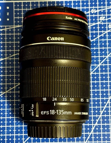 Canon 135 5 - 18−135, f3.5-5.6