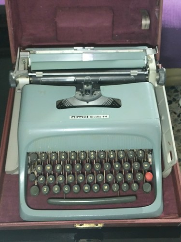 Olivetti studio typewriter - studio, 44