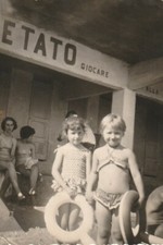  B3 - Foto Photo Fotografia Anni 60 - Coppia Bambini Mare Salvagente