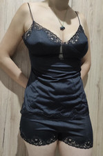 Lingerie nera, in raso