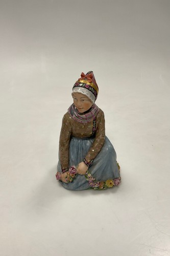 Figurina fano girl - fano, seduta