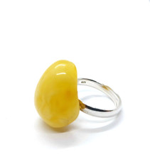 Anello ambra bianca regolabile