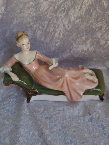 Figurina royal doulton - royal, riposo