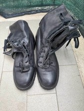 Scarponcini anfibi taglia 42, poco usati, in buone condizioni.