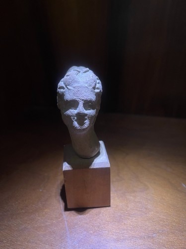 Scultura testa stilizzata - , in