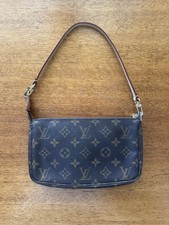 Classic Louis Vuitton Pochette