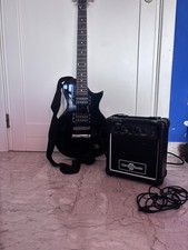 chitarra elettrica e amplificatore