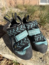 Scarpe da arrampicata su