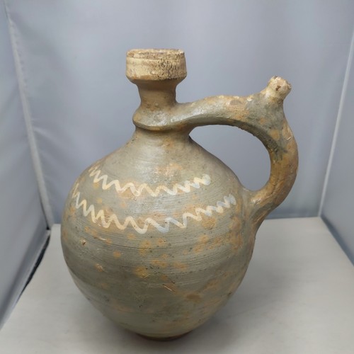Antica brocca primitiva