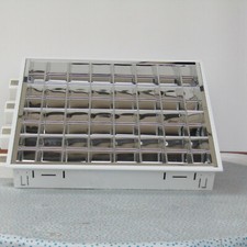 1 LAMPADA INDUSTRIALE IN METALLO E PLASTICA CON 4 LUCI A NEON OSRAM GERMANY 