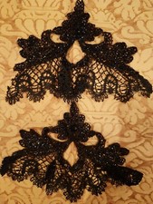 Antiche applicazioni fregi liberty in giaietto e tombolo.