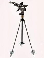 Irrigatore a settore con treppiede cannone battente regolabile in metallo