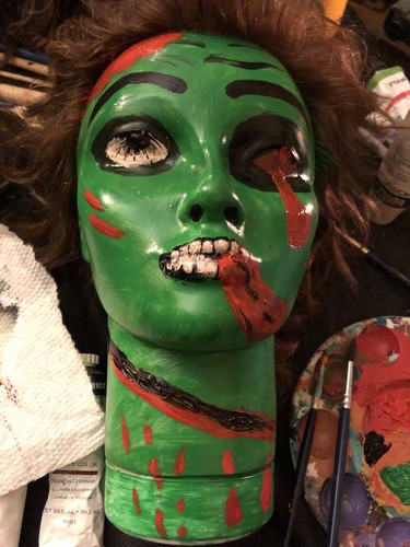 Testa zombie dipinta - di, mano