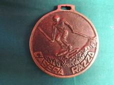L68*- MEDAGLIA SCI D ERBA CASERA RAZZO 1975 - MONTAGNA VENETO  CASCO DOLOMITI