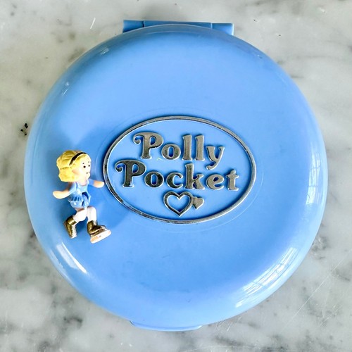 Polly pocket skating party - skating,