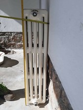 Caloriferi in ghisa e in alluminio usati d'epoca.