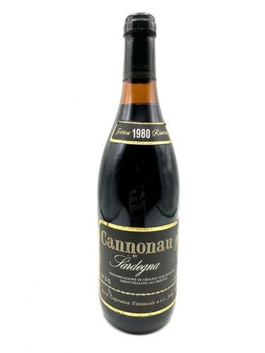 Vintage vino rosso cannonau - vintage,