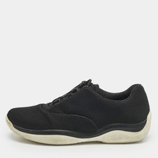 Sneakers Prada nere in rete