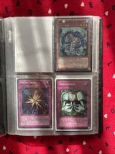 Lotto Blocco Yugioh 45 circa - Le Condizioni Sono Come Da Foto - DESCRIZIONE