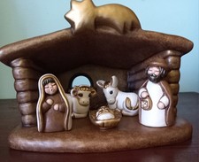 THUN-CAPANNA PRESEPE CLASSICO CON SACRA FAMIGLIA