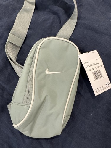 Nike sportswear essentials - nike,