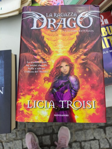 Libro fantasy ragazza - ragazza, drago