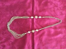 Collana di alta bigiotteria con catene color oro e finte perle