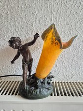Lampada da tavolo putto su