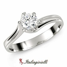 Seducente Anello Solitario in