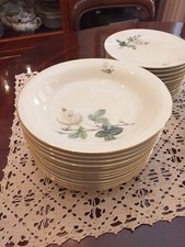 Servizio piatti porcellana Bavaria 38 pezzi, ottimo stato. Bordi in oro zecchino