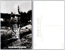 Cartolina fotografica RPPC totem palo intaglio arte indigena foresta