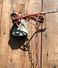 ANTICA CAMPANA IN BRONZO CON STRUTTURA IN LEGNO ANCIENT BRONZE BELL ALTE BRONZEG