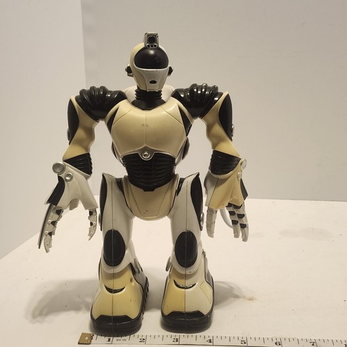 Wowwee 2005 robosapien robot - wowwee,