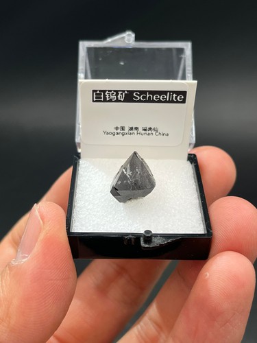 Scheelite dalla miniera di - 3g,