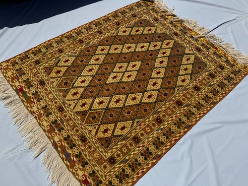 Tappeto beige geometrico