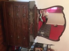 un como' e due comodini