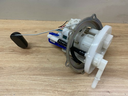 Une pompe essence scooter - pompe,