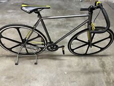 Fixed bike single speed bici scatto fisso canna di fucile dettagli gialli