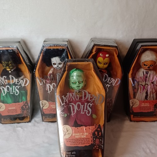 Living dead dolls - living, horror