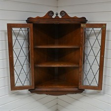 Vecchia Vetrina Angolare