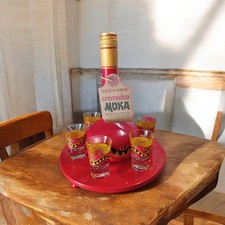 Bottiglia vintage di liquore